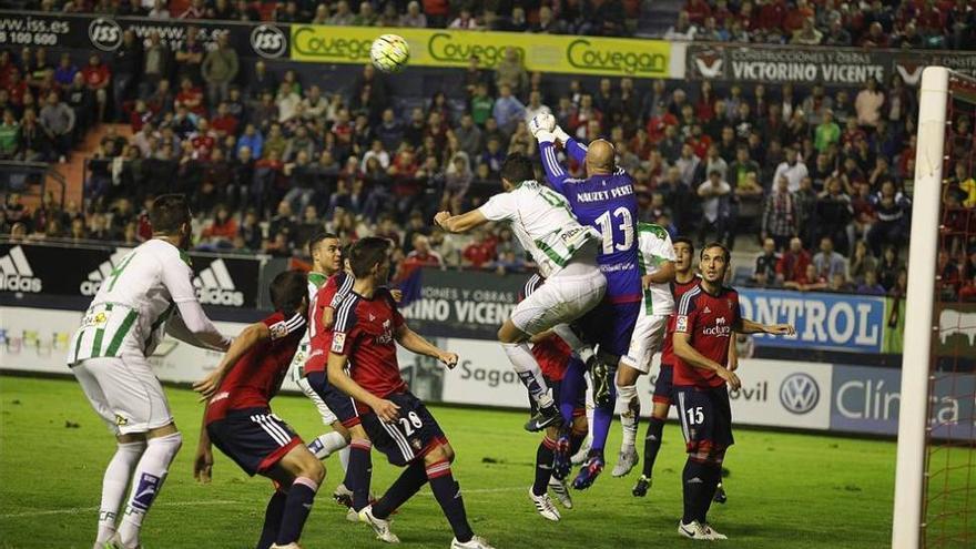 Osasuna mantiene el liderato en una jornada marcada por los empates