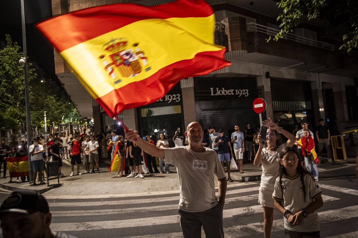 Les millors imatges de la celebració a Manresa del triomf de la Roja al Mundial