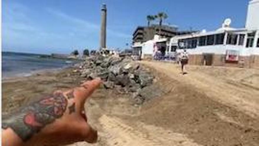 &#039;Revuelta&#039; en las redes por los movimientos de un tractor en el Faro de Maspalomas