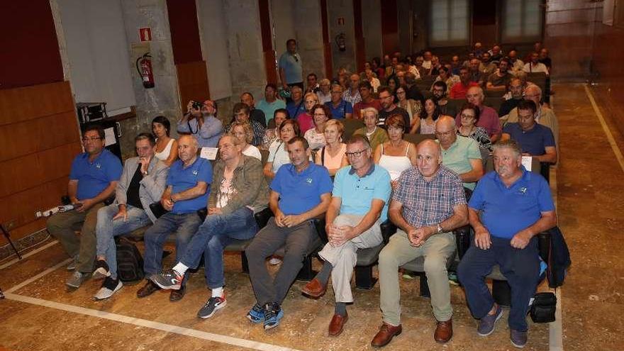 Entre el público presente en el Auditorio del Areal había representantes de los comuneros. // R. Grobas