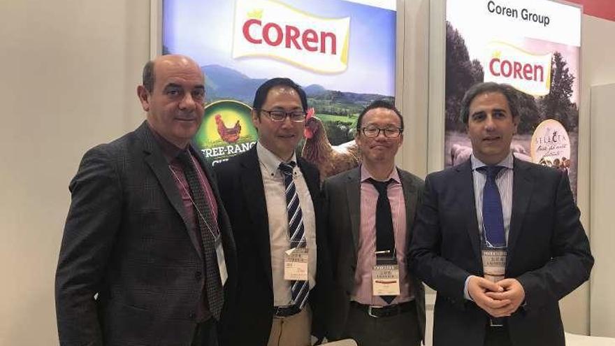 Representantes de Coren en la Foodtex Japón. // FdV