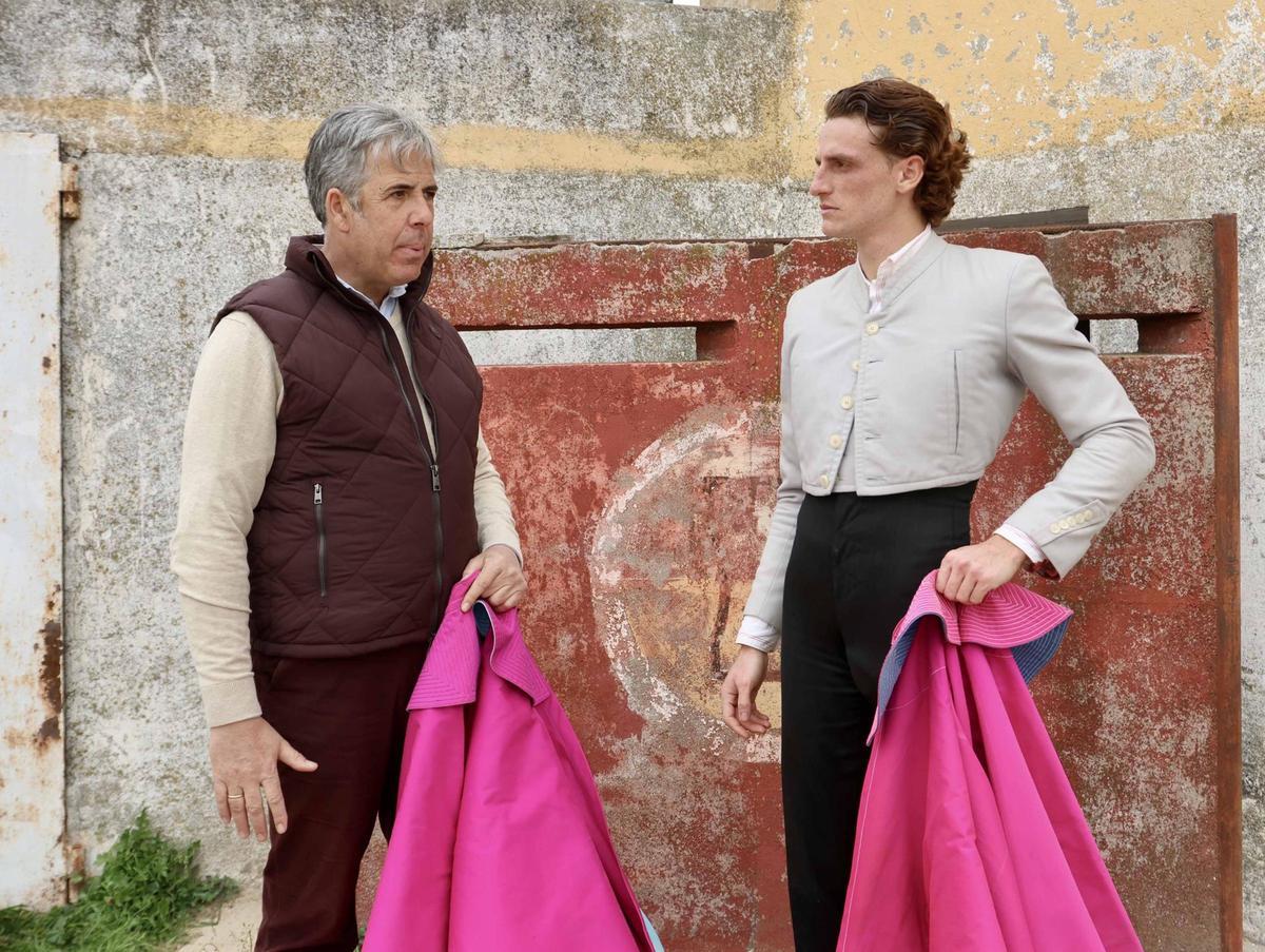 El novillero Borja Escudero estrena apoderado