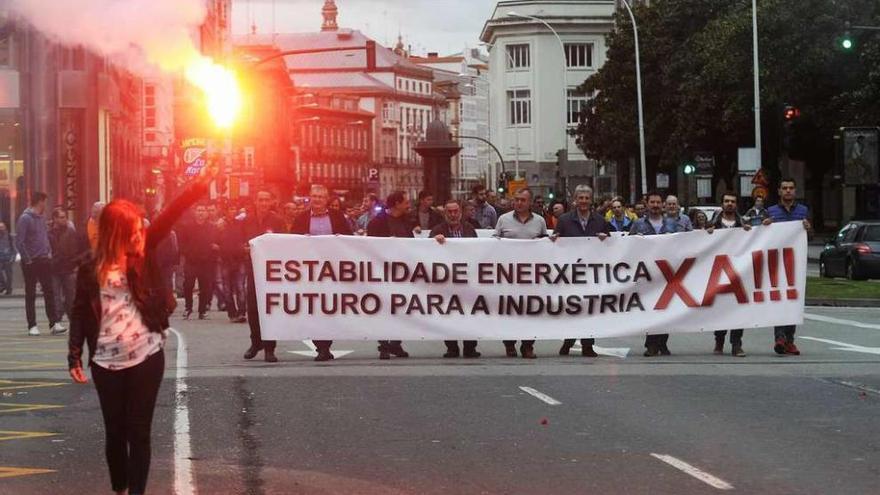 Manifestación de trabajadores de Alcoa por un marco energético estable para la industria, en mayo.