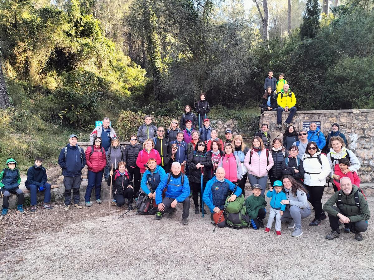 Participantes en la Marxa Travessera de la Setmana Muntanyera del CETV