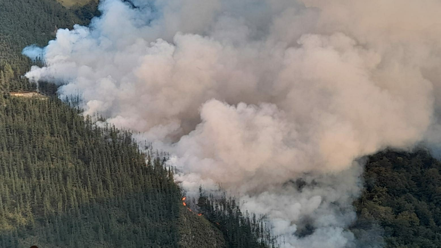 Asturias activa el plan contra incendios ante un fuego declarado en Cangas del Narcea