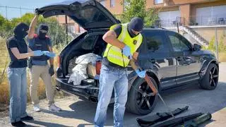 Cau una xarxa que distribuïa armes sota demanda dirigida des de la presó