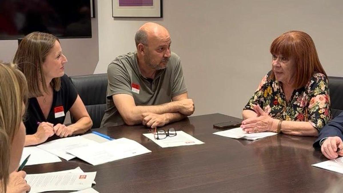 Morell y Calafat con Narbona, a la derecha, entre otros diputados del PSOE.