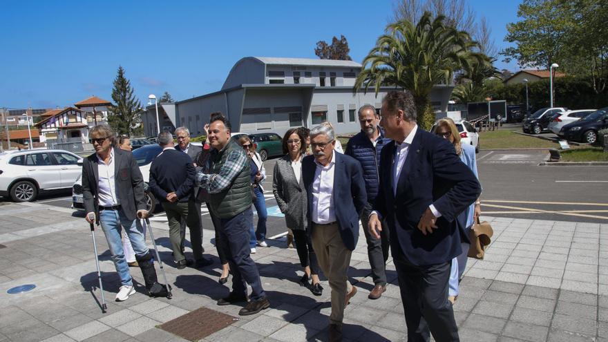 Floro tiende la mano a la Cámara de Comercio para &quot;generar riqueza y empleo&quot;