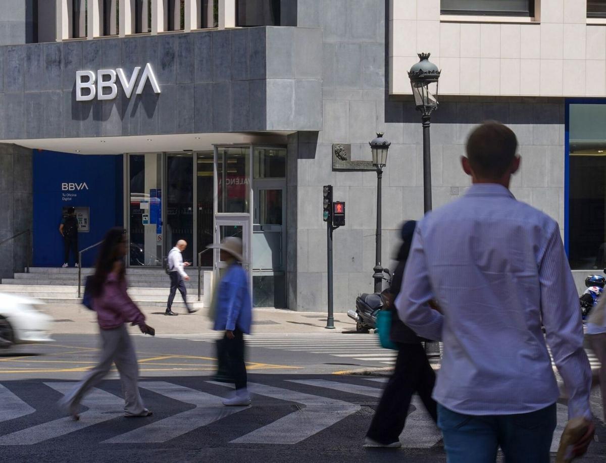 L’FMI veu suficients els compromisos que la CNMC i el BBVA van pactar per a l’opa L’FMI veu suficients els compromisos que la CNMC i el BBVA van pactar per a l’opa