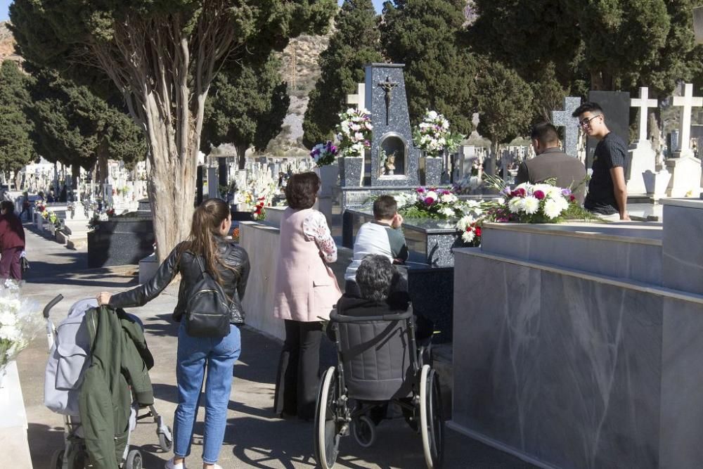 Día de Todos Los Santos en el cementerio de Los Remedios (Cartagena)