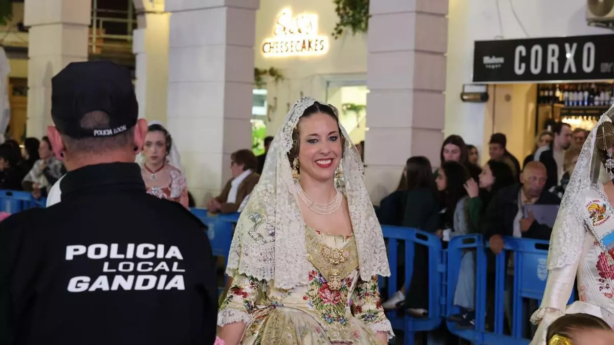 La Ofrenda de Gandia se alarga más allá de las 22 h y reactiva la propuesta de celebrarla en dos turnos en 2027