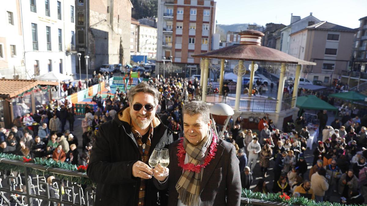 VÍDEO: Campanadas en familia en Sotrondio; Así fue la Nochevieja adelantada