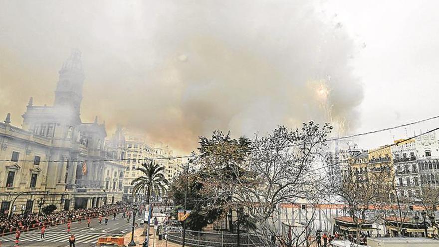 La mascletà de peñarroja abre unas fallas blindadas