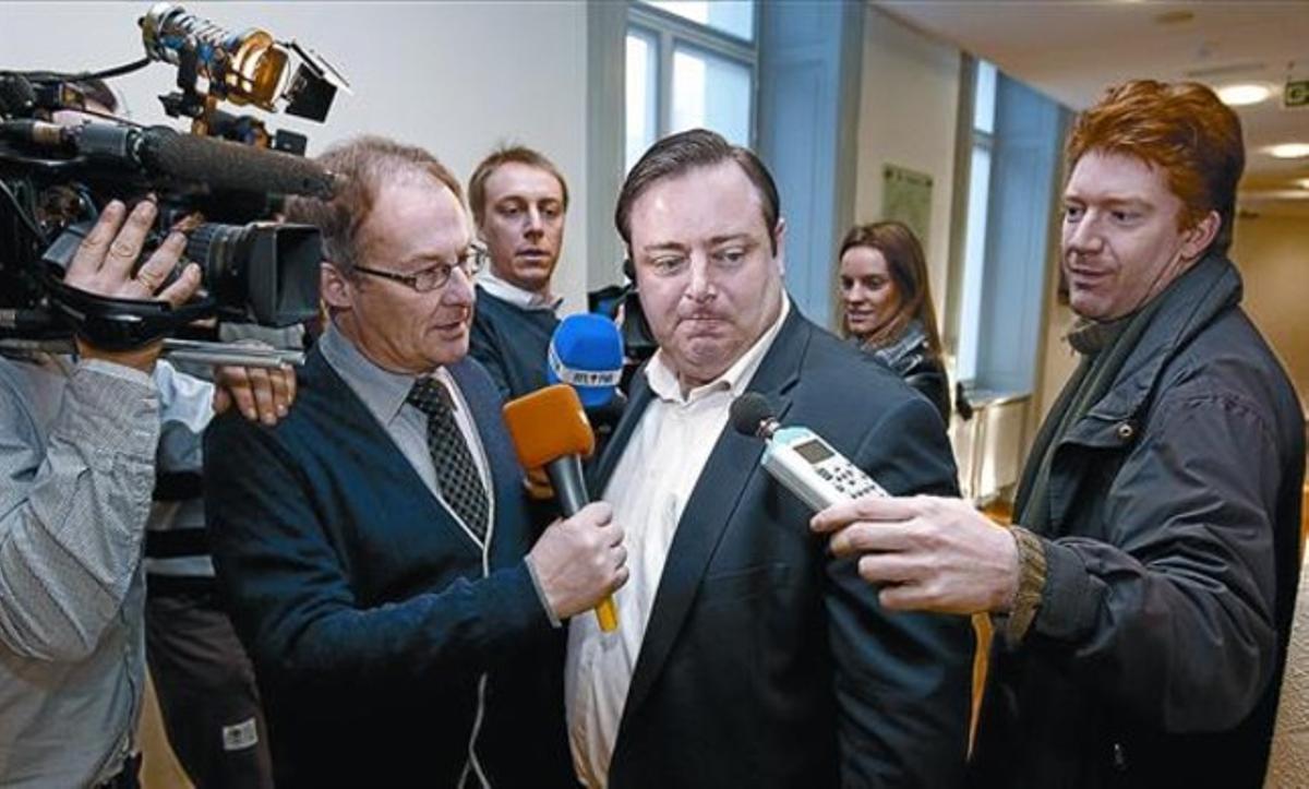 Bart de Weber, líder del primer partit flamenc, ahir, abans de reunir-se amb el mediador del conflicte. Bart de Weber, líder del primer partit flamenc, ahir, abans de reunir-se amb el mediador del conflicte.