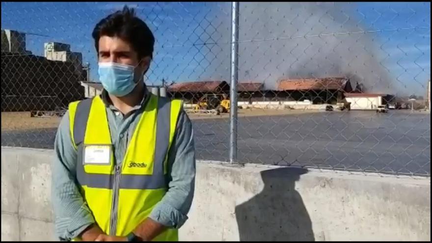 Cuatro naves de alfalfa y cereal, pasto de las llamas en el incendio de Cobadu