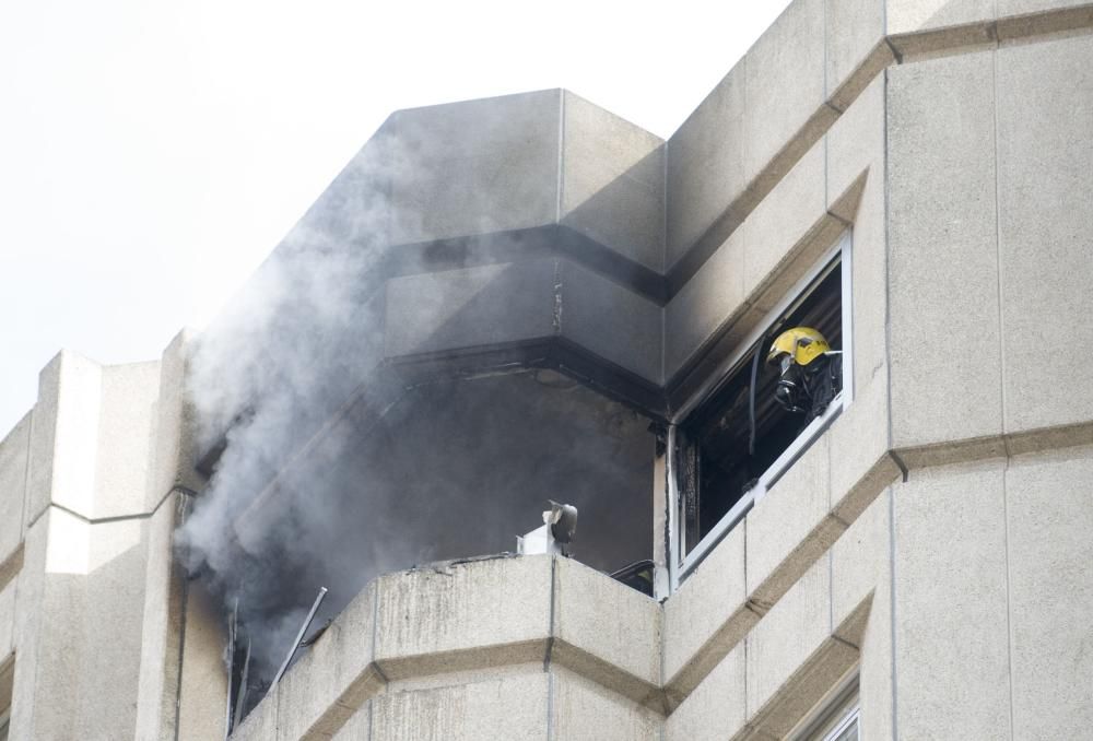 El fuego se generó en el décimo piso del número 7 de la calle Ría do Burgo y no hay heridos