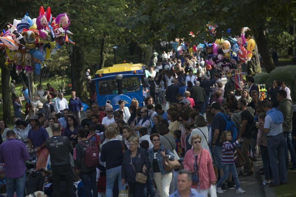 Multitudinario reparto del bollo en San Mateo