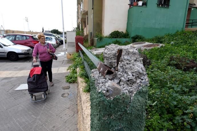 16/02/2019 TELDE. Escape de aguas residuales en Jinamar y mal estado de carreteras y edificios.   Fotografa: YAIZA SOCORRO.