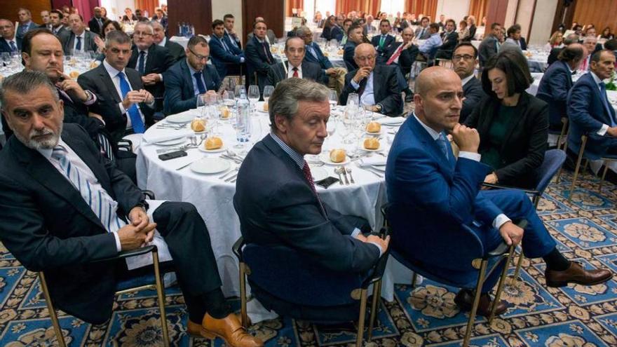 Constantino Martínez (Procoin), Jorge Menéndez (Real Oviedo), Constantino Martínez (Procoin), Alejandro Sánchez (Auto Salón), Jesús Torres (Torsa), José Castro (Friobas Basilio), Santiago Díez y Pablo Menéndez (Banco Popular), Marcos Alonso (Prensa Ibérica) y Ana Díaz (Asac).