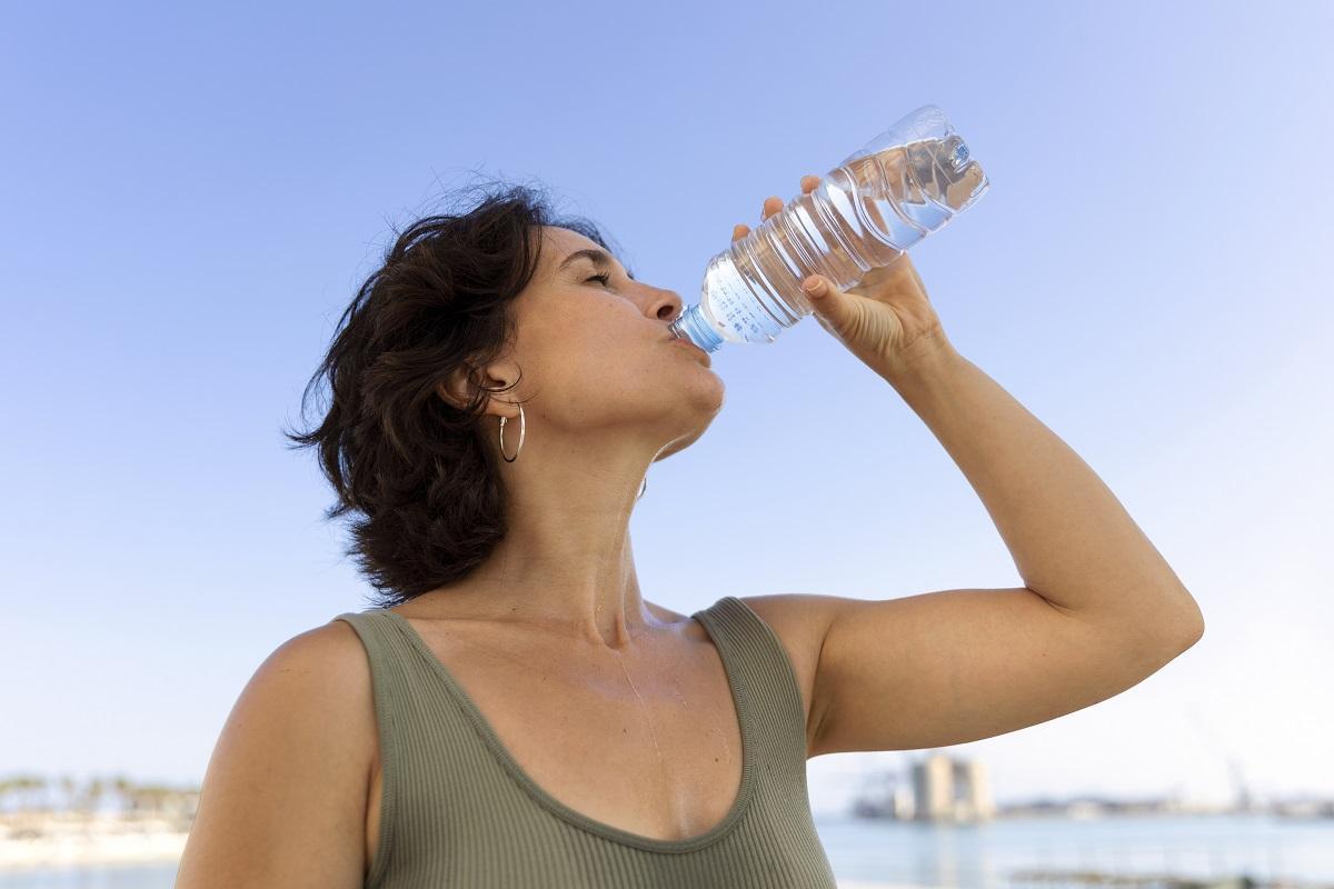 Beber agua es fundamental para una buensa salud renal