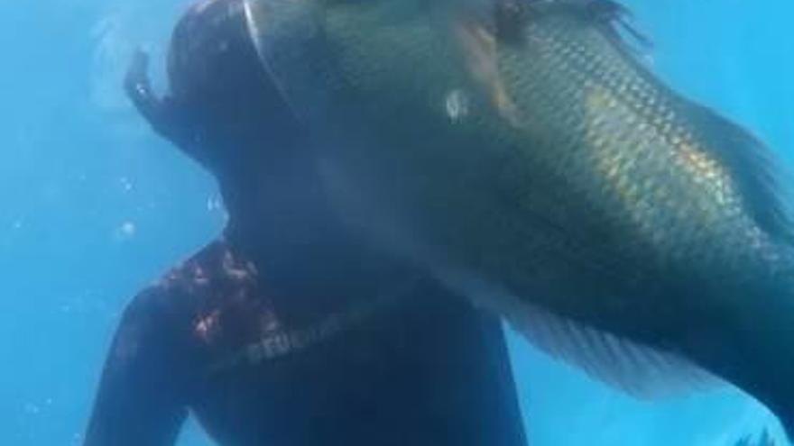 Una saguntina rompe el record mundial de pesca