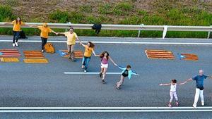 La Via Catalana, a su paso por la localidad de Santa Susanna, en el Maresme.