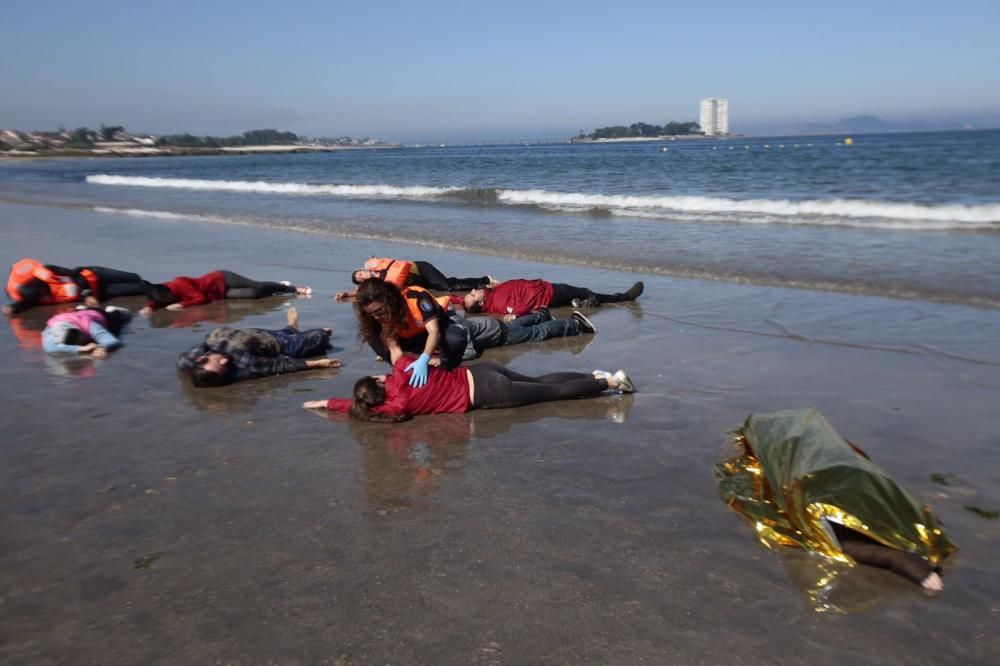 Simulacro de llegada de refugiados en Vigo // A.Irago