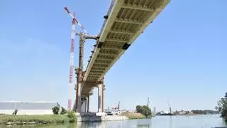 Nuevos cortes de tráfico nocturnos en la SE-30 por las obras en el puente del Centenario