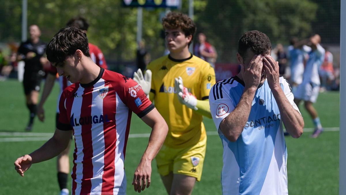 Cañi se lamenta de una oportunidad perdida en el duelo ante el Atlético Arteixo.
