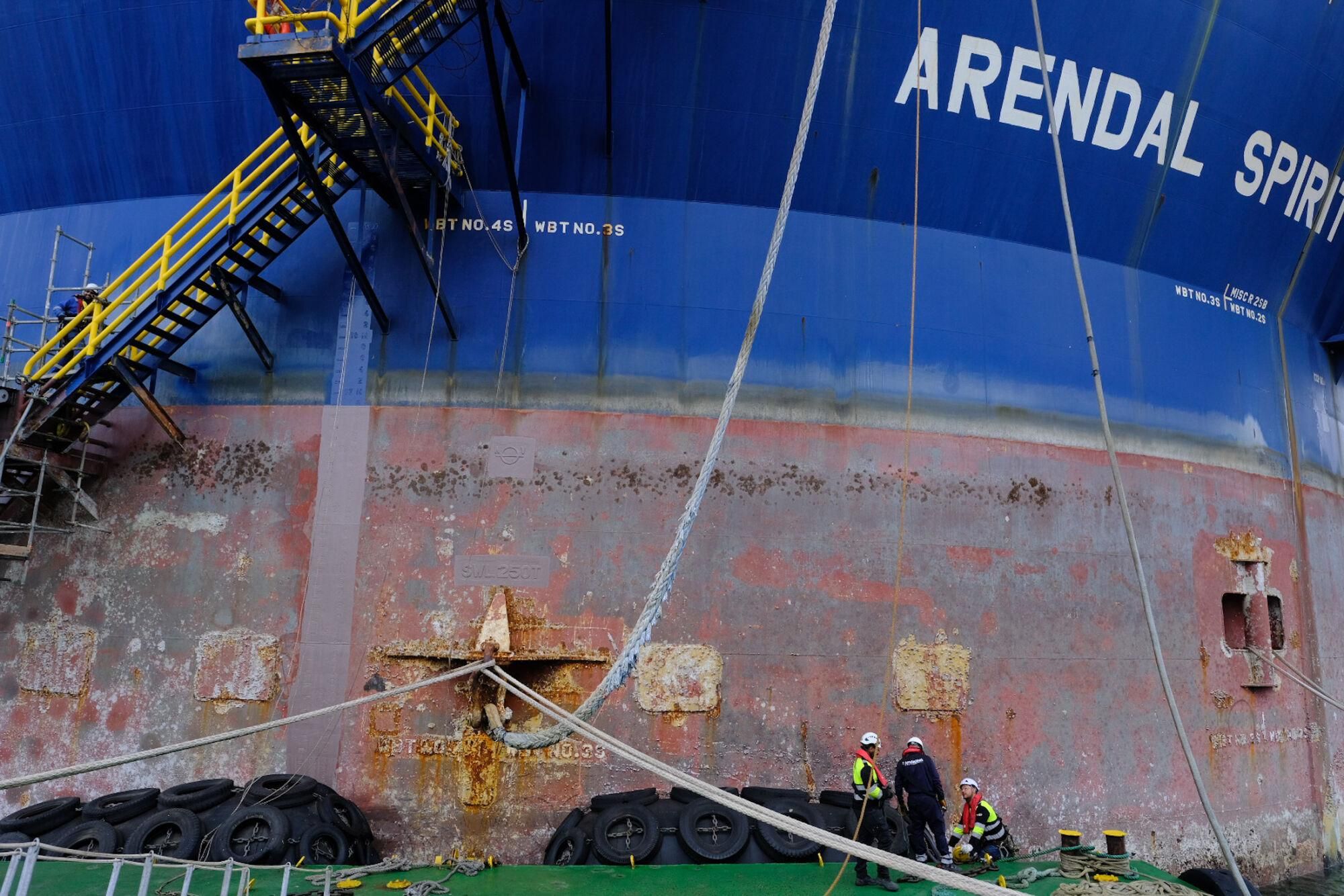 Trabajos en el 'Arendal Spirit' en el astillero Zamakona, en el Puerto de Las Palmas