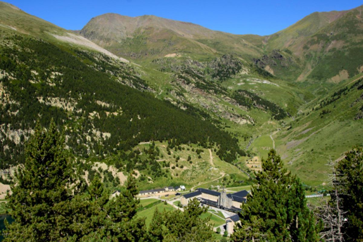 Imatge d'arxiu de la Vall de Núria amb el Santuari