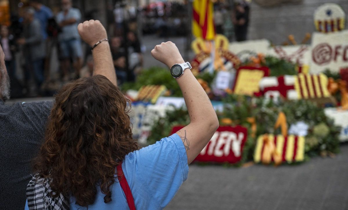 Diada de Catalunya: Ofrenda floral en el monumento a Rafael Casanova