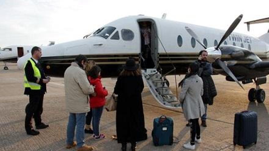 Passatgers del vol entre Madrid i La Seu d&#039;Urgell que el 9 de març van aterrat a l&#039;aeroport Girona-Costa Brava