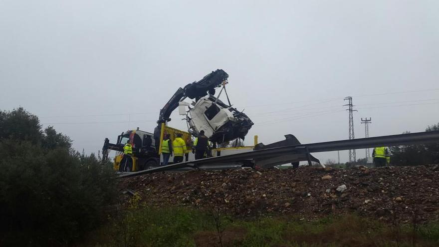 Un muerto en el accidente de dos camiones en la A-4 a la altura de Pedro Abad