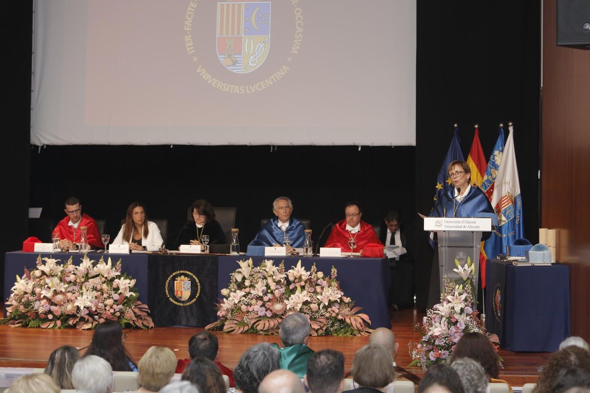 Un momento del acto de aniversario de los 50 años de las facultades de Ciencias y Letras de la UA