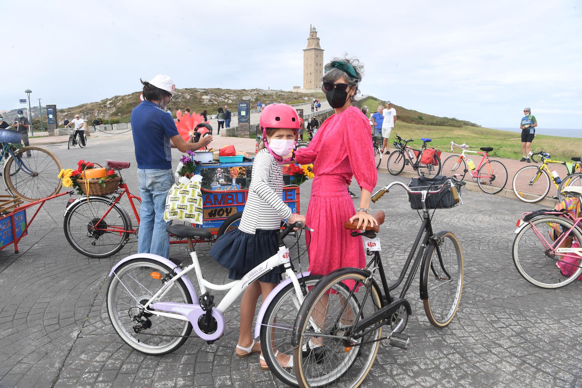 Bicis de otra época en la Torre para una movilidad segura y actual