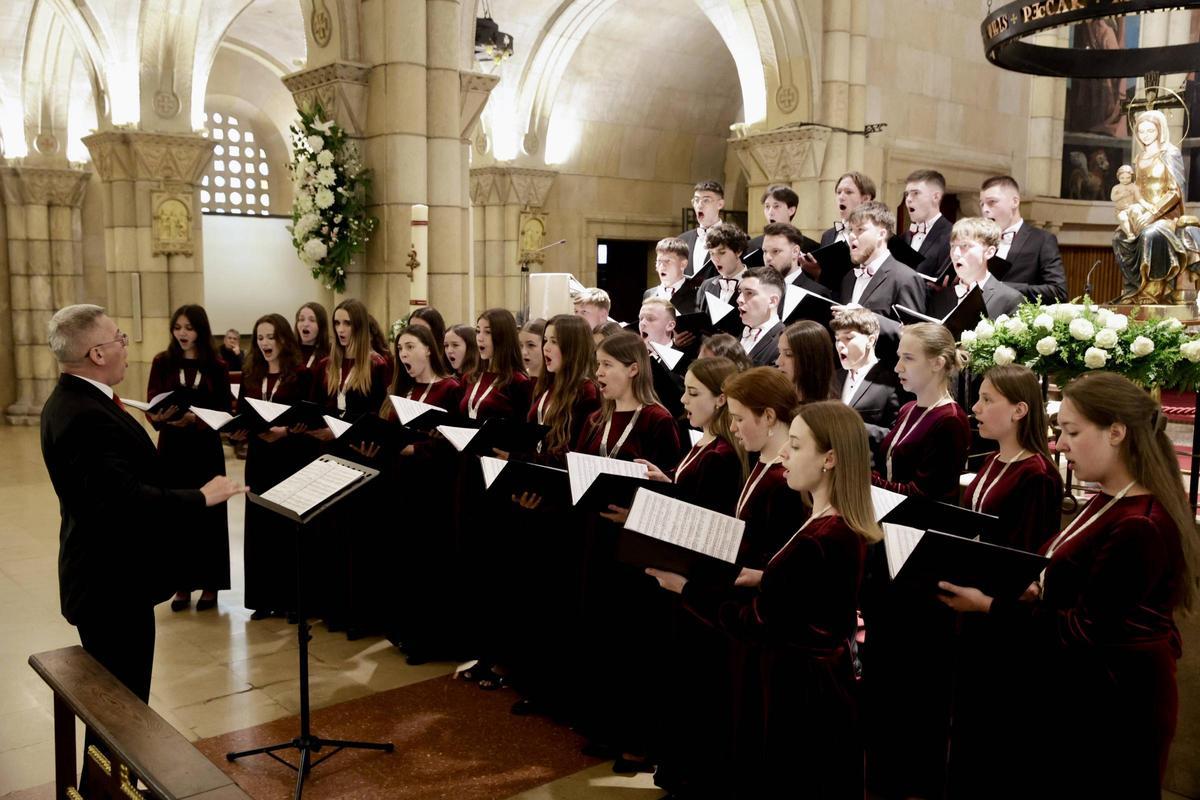El concierto del coro ucraniano "Canticum" en Gijón, en imágenes