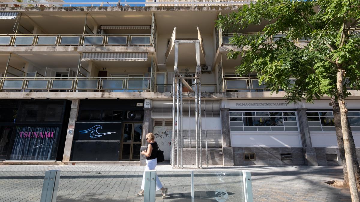 Fachada del edificio Mediterráneo del Paseo Marítimo sin el puente inaugurado en 1958