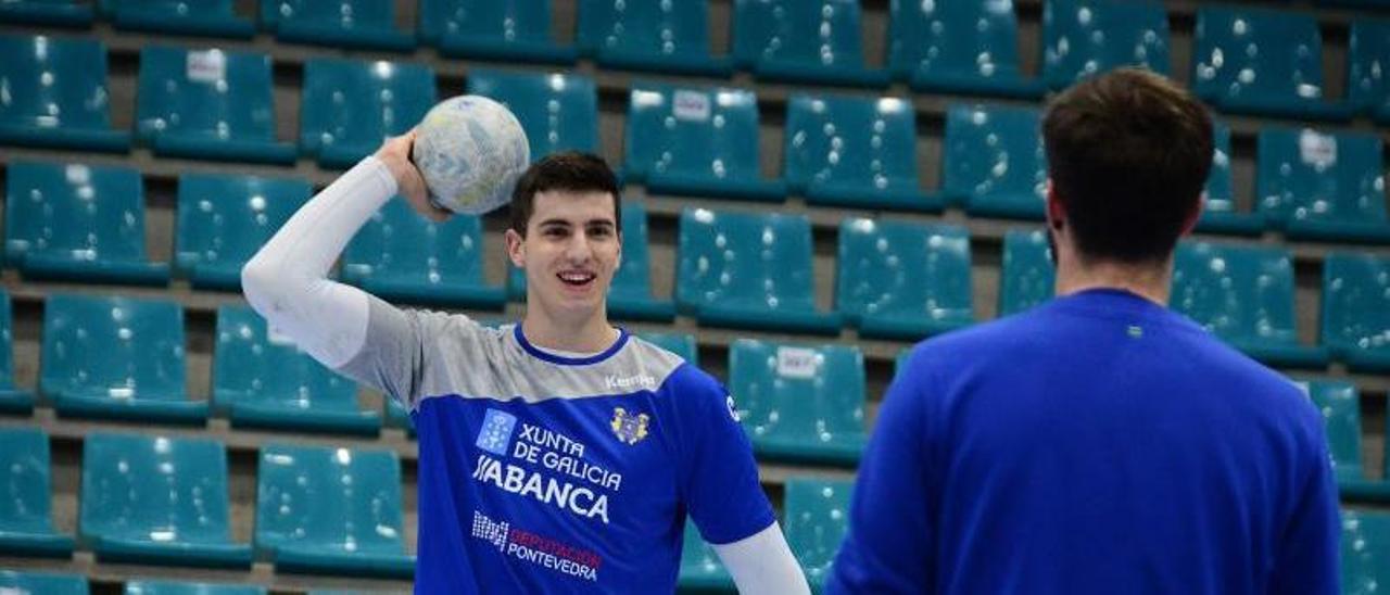 Asier Iríbar, ayer en el entrenamiento del Frigoríficos. |  // GONZALO NÚÑEZ