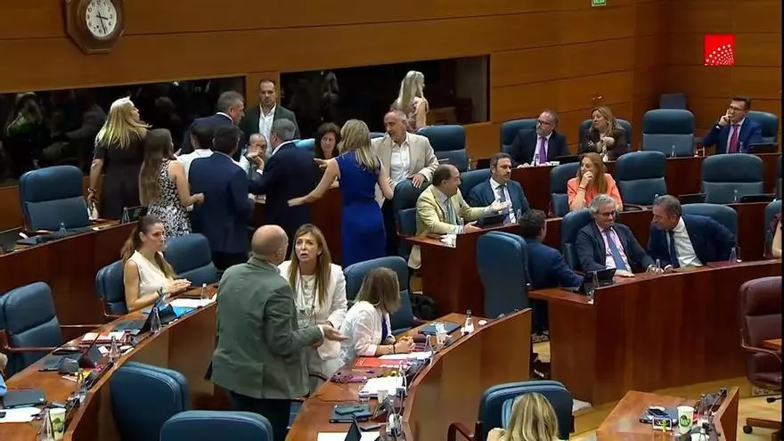 Tensión en la Asamblea de Madrid: expulsado un diputado del PSOE tras un debate sobre ETA