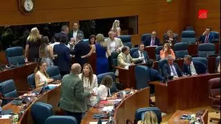 Diputados del PSOE abandonan el pleno de la Asamblea de Madrid tras un enfrentamiento en un debate sobre ETA