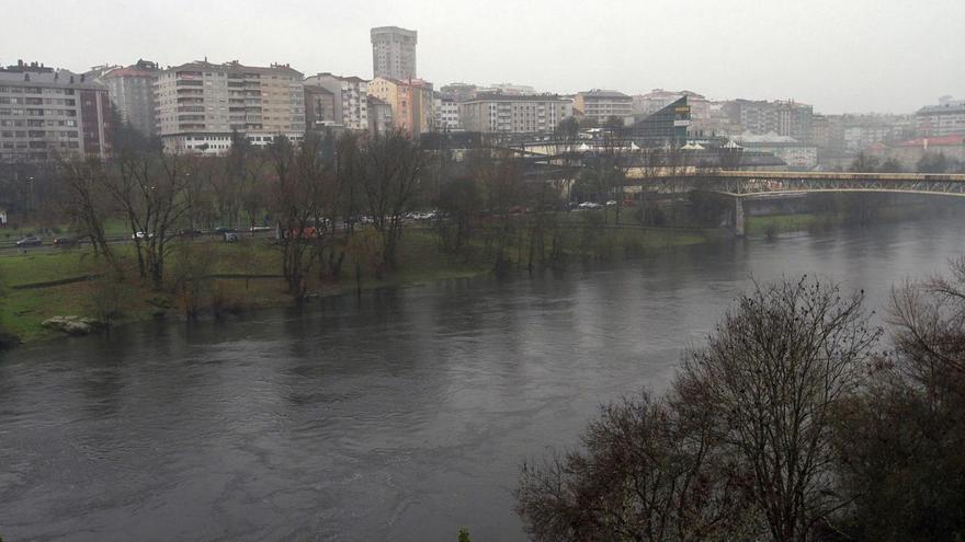 Estado del río Miño a su paso por la ciudad de Ourense. | // IÑAKI OSORIO