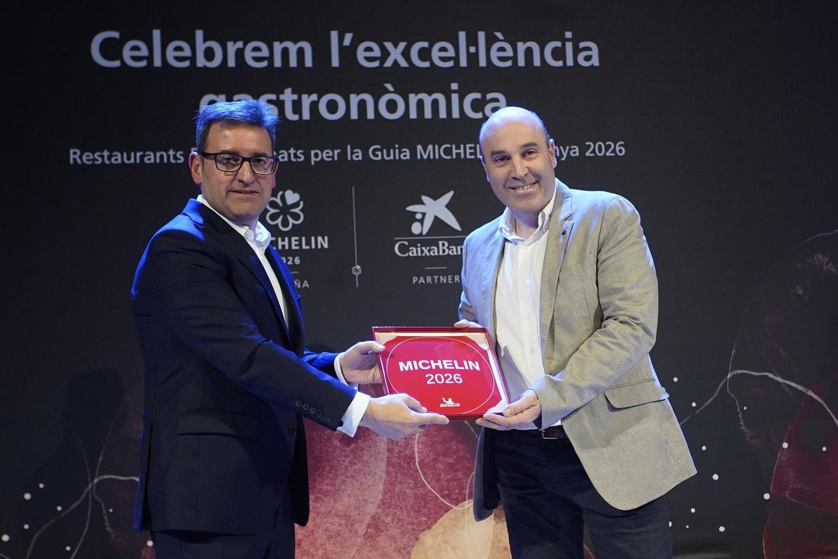 Les imatges de l'entrega de plaques als restaurants recomanats a la Guia Michelin