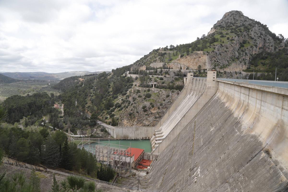 Estado actual de la presa de Iznájar, de donde se abastece casi todo el Sur de la provincia.