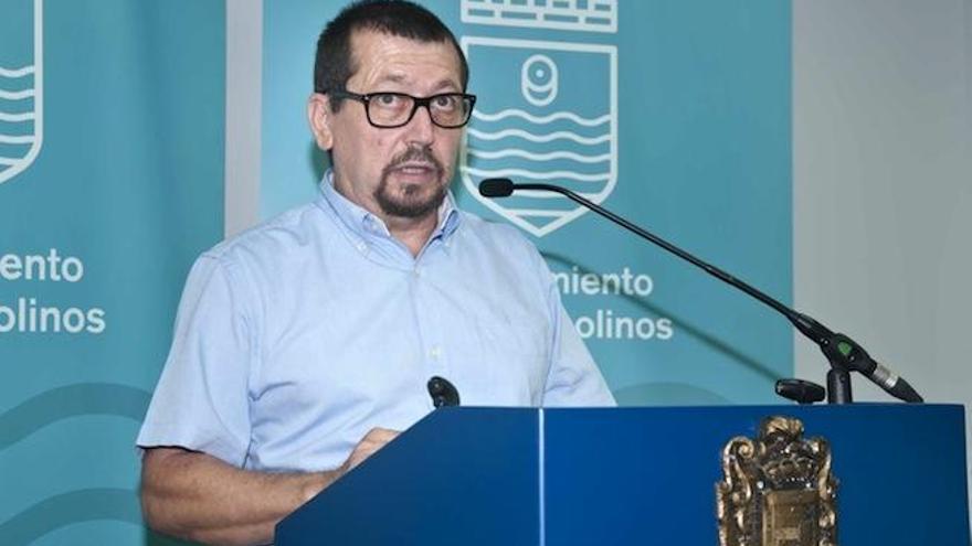 El concejal de Hacienda, Pedro Pérez, en una rueda de prensa en el consistorio.