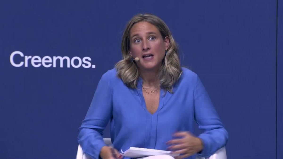 Paula Gómez de la Bárcena, invitada a la convención del PP, denuncia la falta de mujeres en el cónclave.