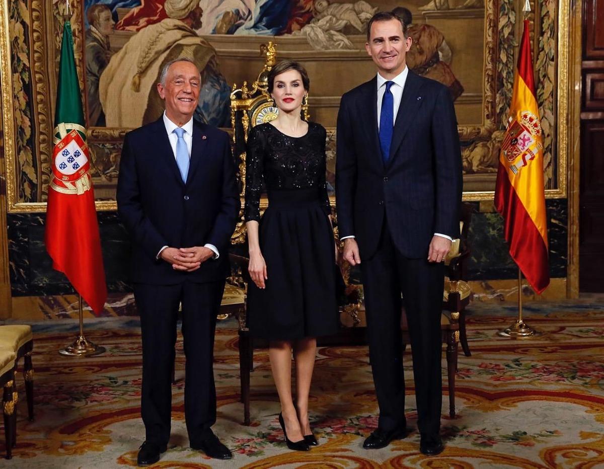 Los Reyes con el presidente de Portugal