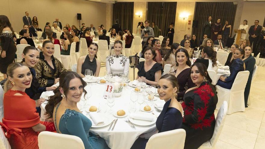 Cena de gala en las convivencias de las candidatas a Bellea del Foc