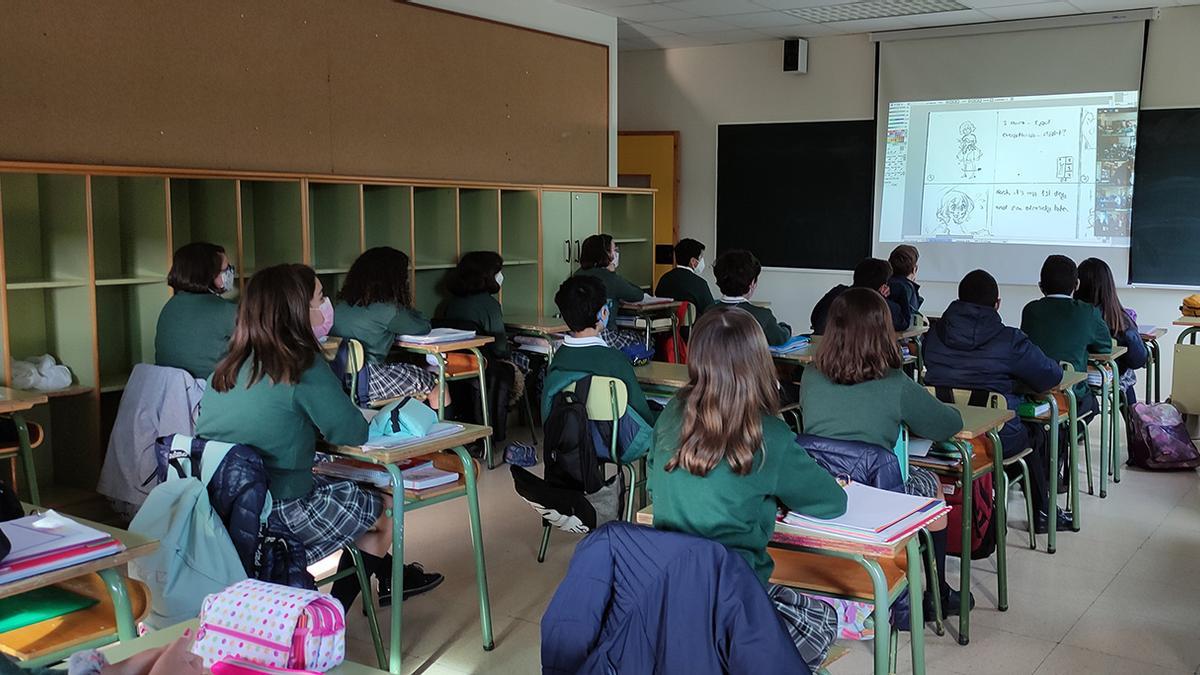 Un momento de la charla de Anémona de Río en el colegio Barreiro