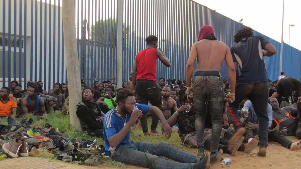 La Guàrdia civil impedeix que uns 100 immigrants saltin la tanca de Melilla